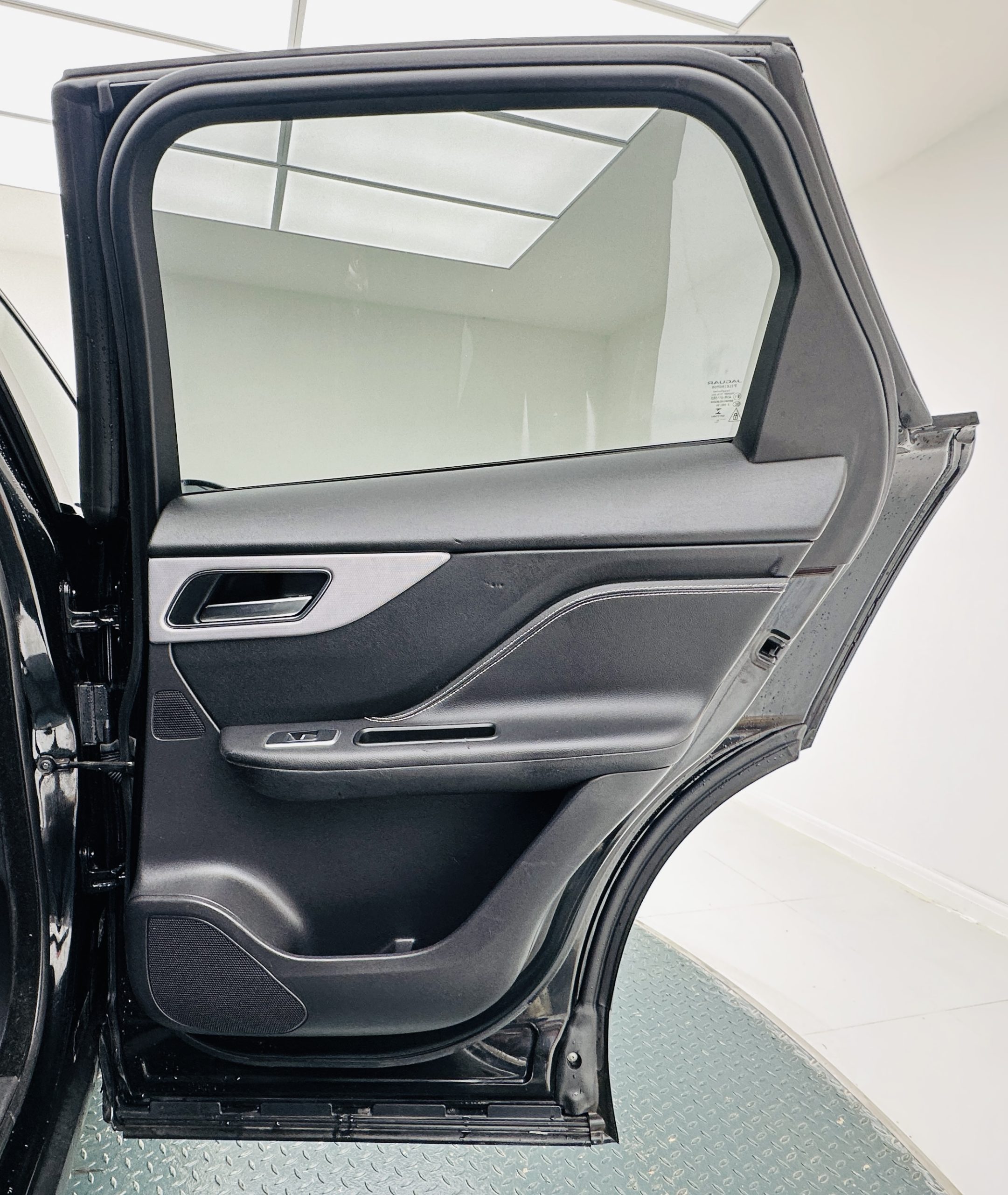 Jaguar F-PACE 2.0 D180 R-Sport SUV 5dr Diesel Auto AWD Euro 6 (s/s)