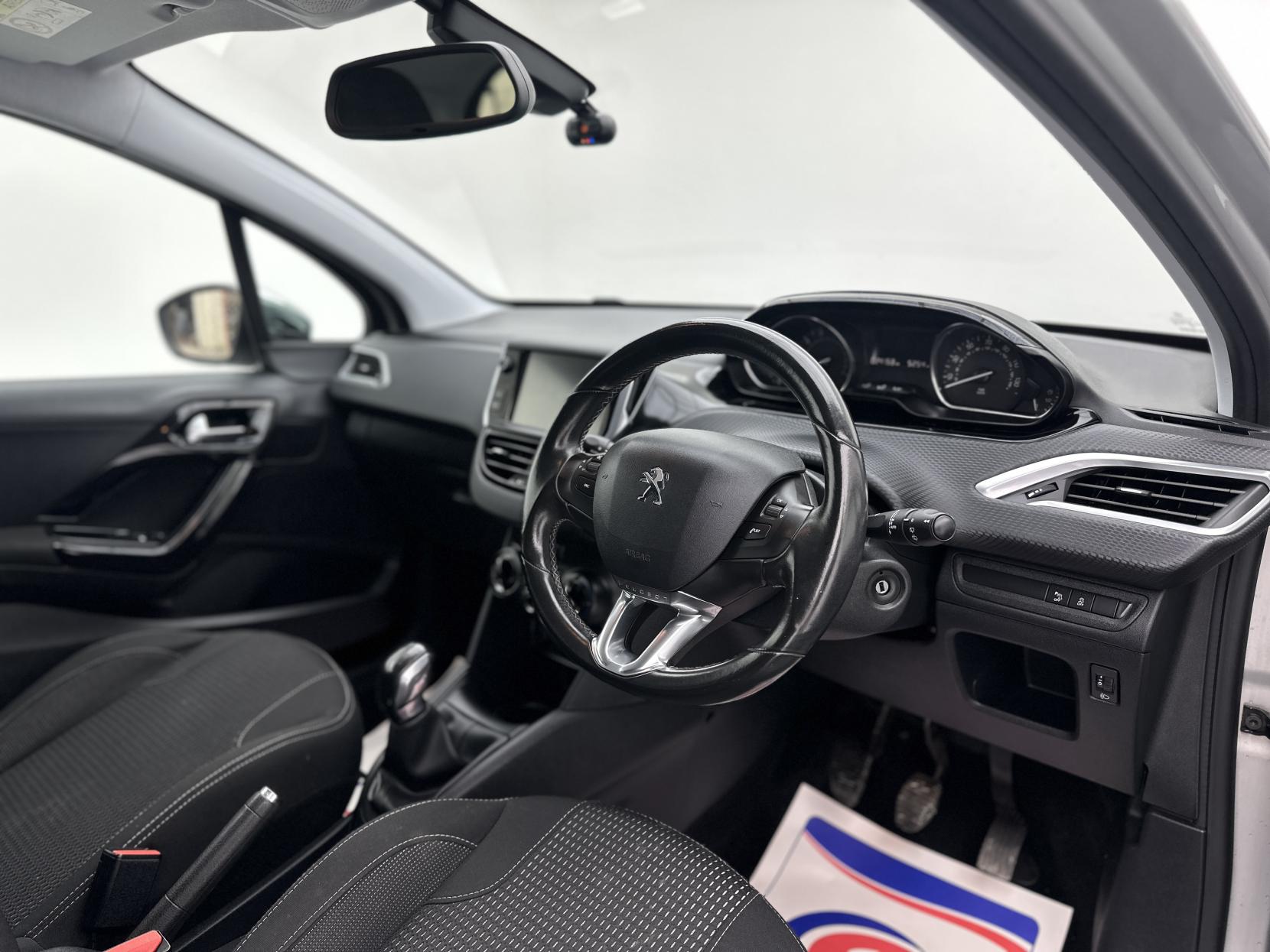 Peugeot 208 1.2 PureTech Allure Hatchback 3dr Petrol Manual Euro 6