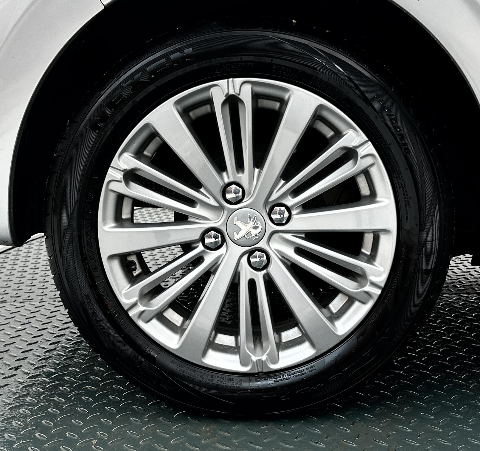 Peugeot 208 1.2 PureTech Allure Hatchback 3dr Petrol Manual Euro 6