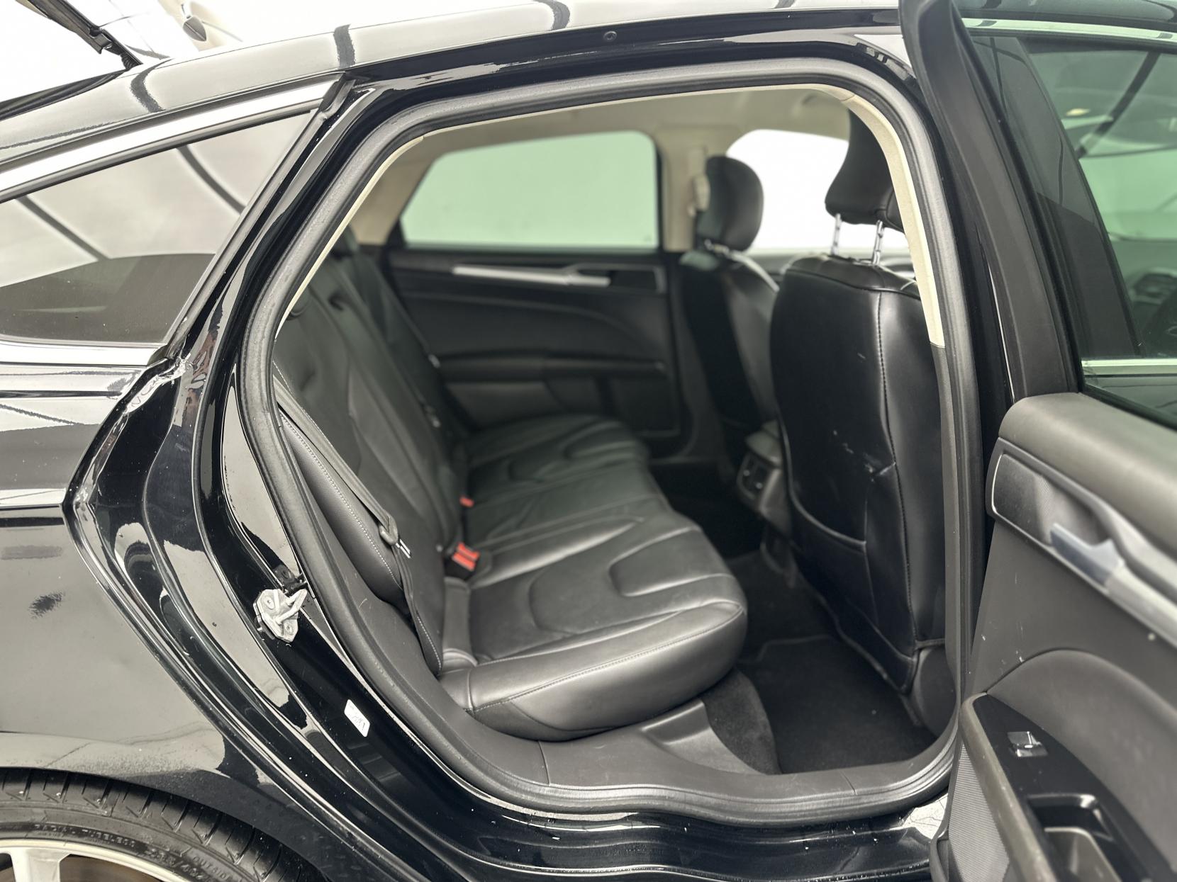 Ford Mondeo 2.0T EcoBoost Titanium Hatchback 5dr Petrol Auto Euro 6 (s/s) (240 ps) £7,990