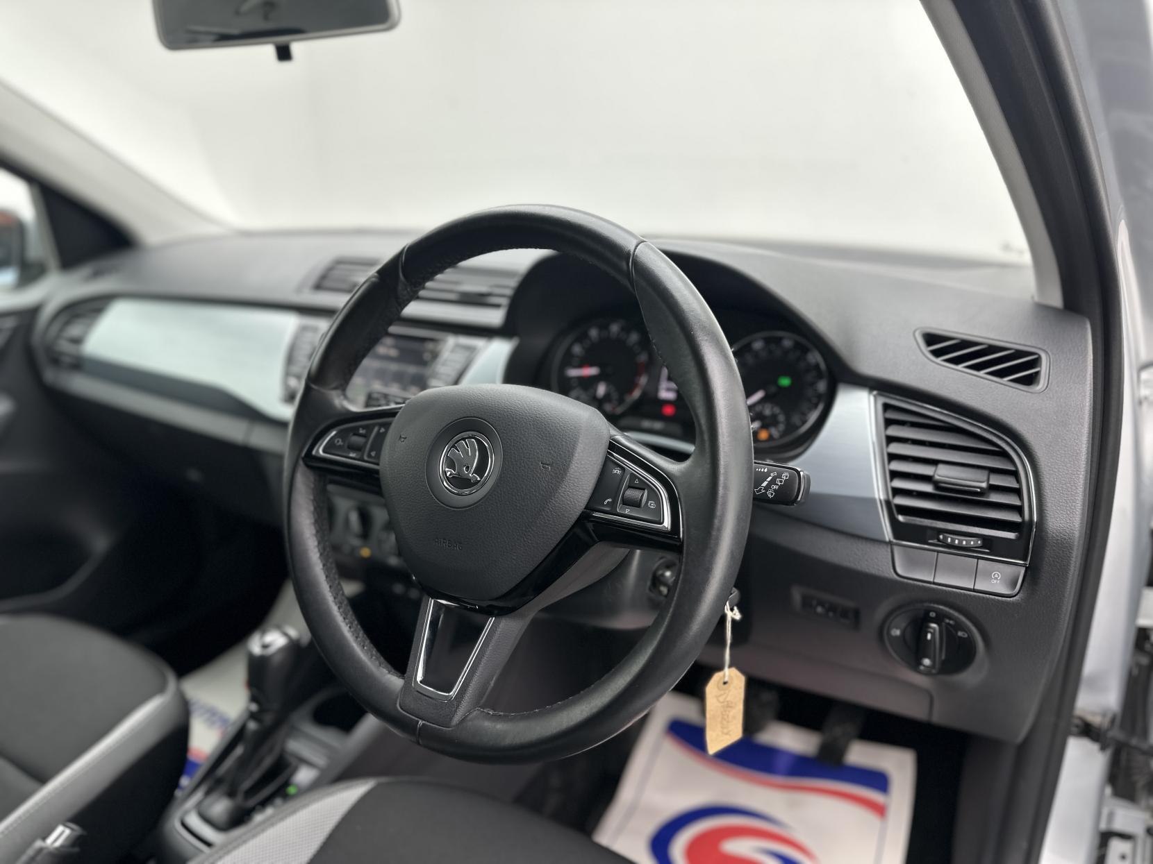 Mitsubishi Outlander 2.4h TwinMotor 13.8kWh 4h SUV 5dr Petrol Plug-in Hybrid CVT 4WD Euro 6 (s/s) (209 ps)