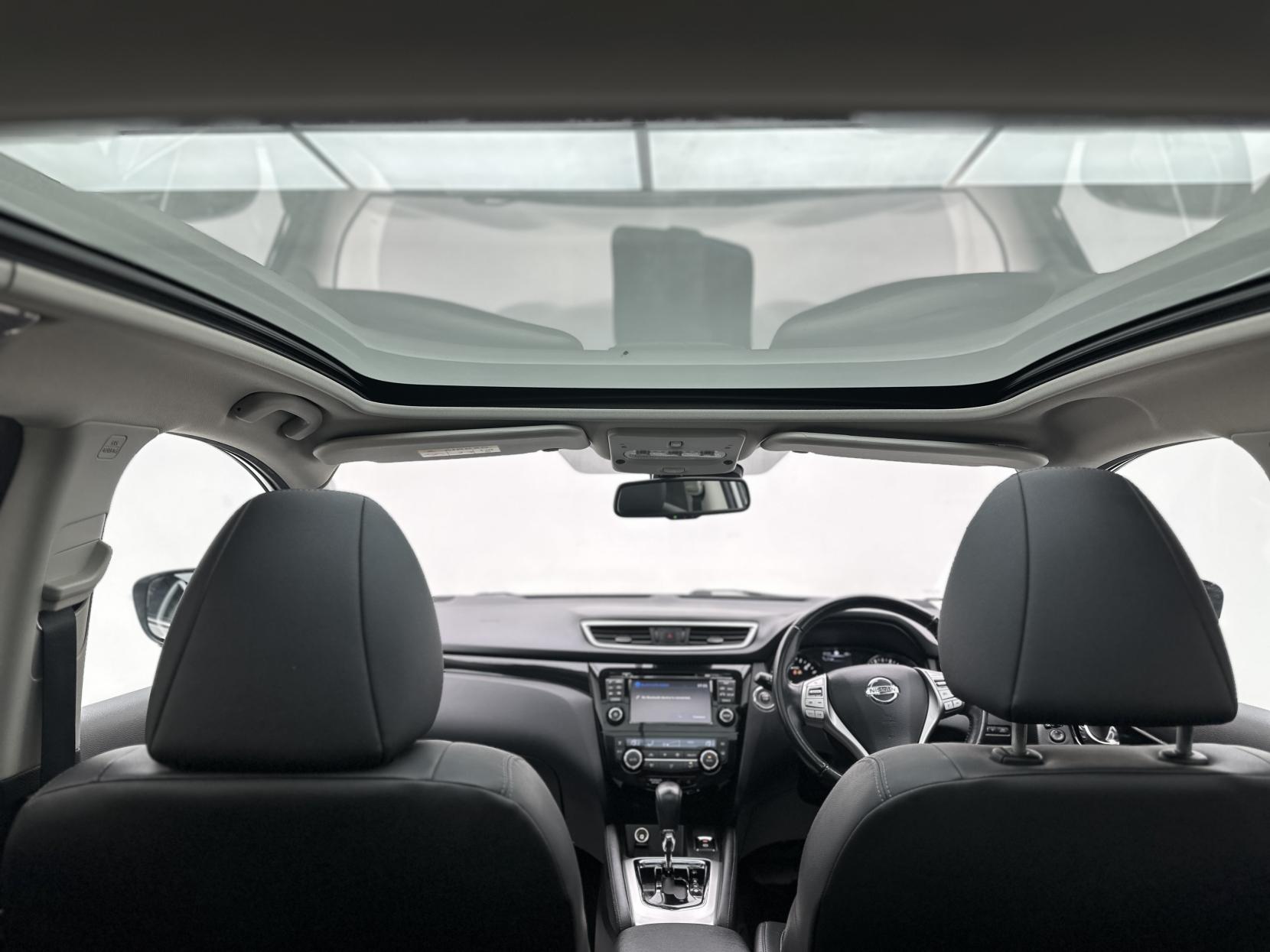 Nissan Qashqai 1.6 dCi Tekna SUV 5dr Diesel XTRON 2WD Euro 5 (s/s) (130 ps)