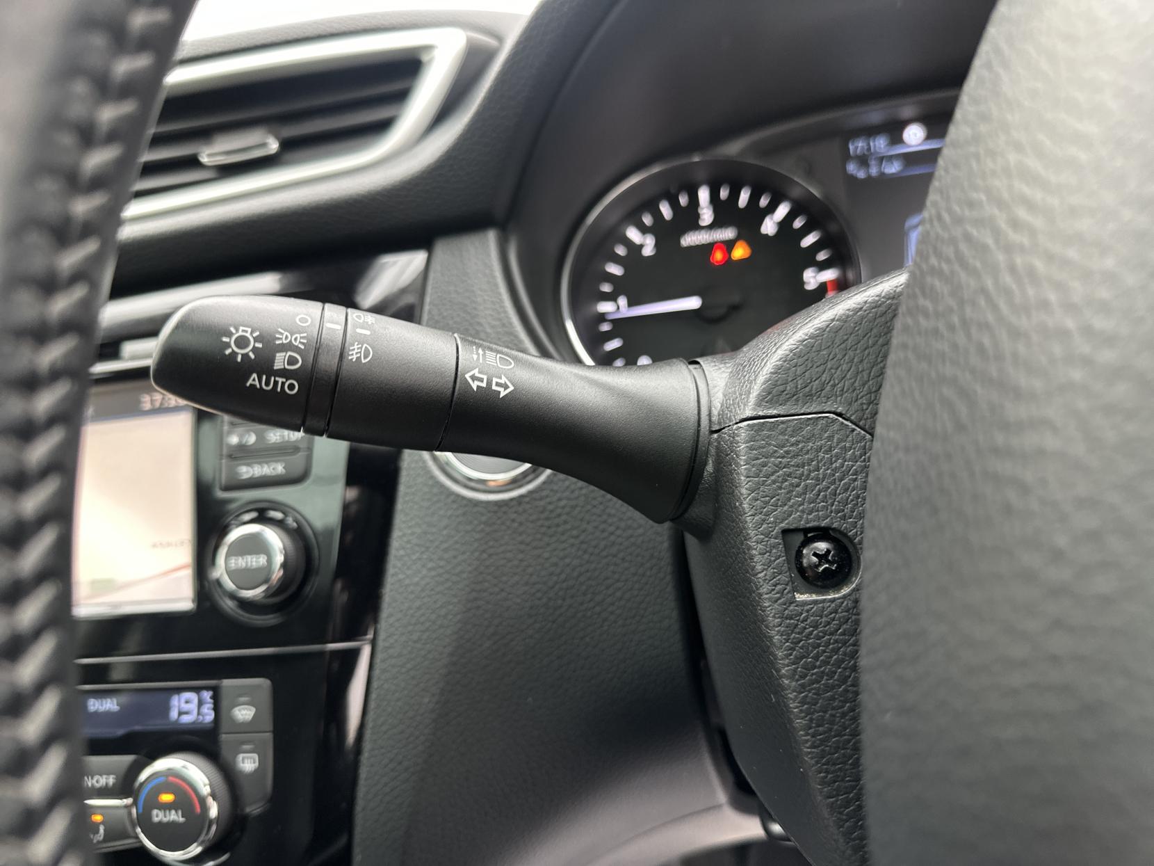 Nissan Qashqai 1.6 dCi Tekna SUV 5dr Diesel XTRON 2WD Euro 5 (s/s) (130 ps)