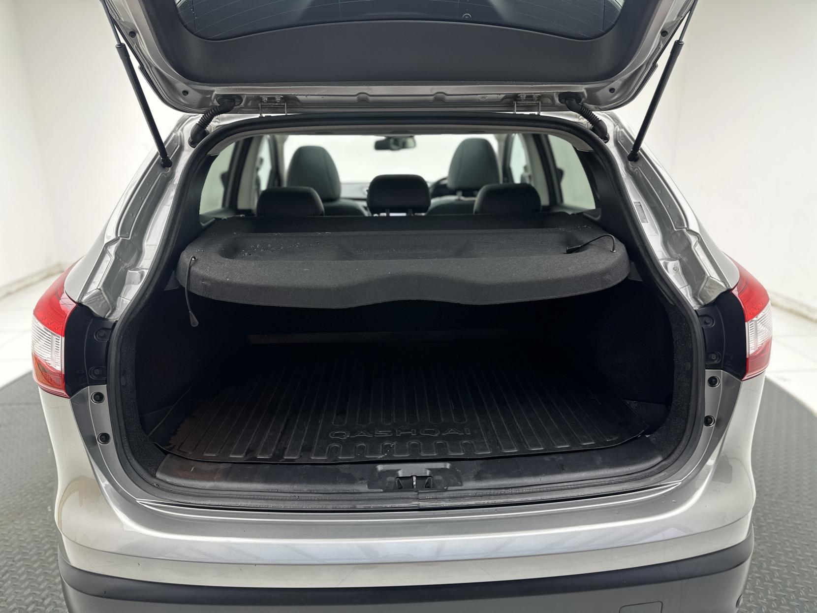 Nissan Qashqai 1.6 dCi Tekna SUV 5dr Diesel XTRON 2WD Euro 5 (s/s) (130 ps)