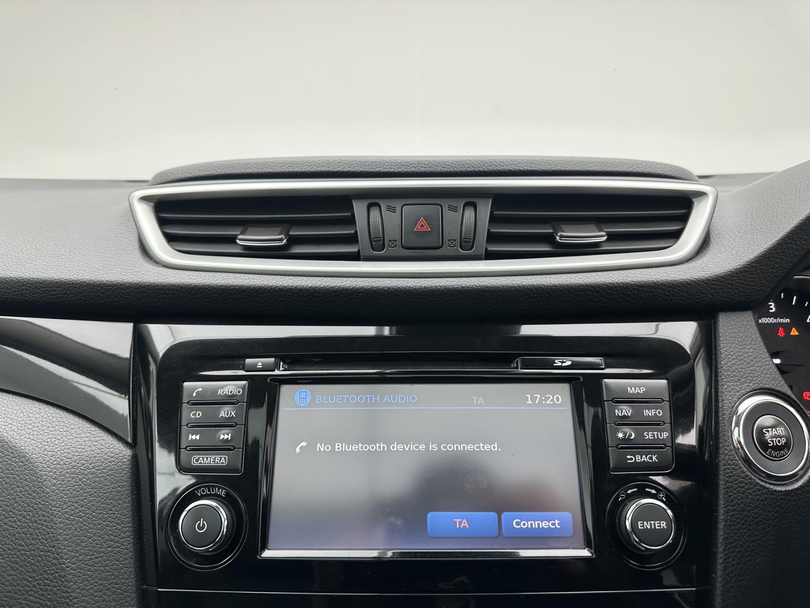 Nissan Qashqai 1.6 dCi Tekna SUV 5dr Diesel XTRON 2WD Euro 5 (s/s) (130 ps)