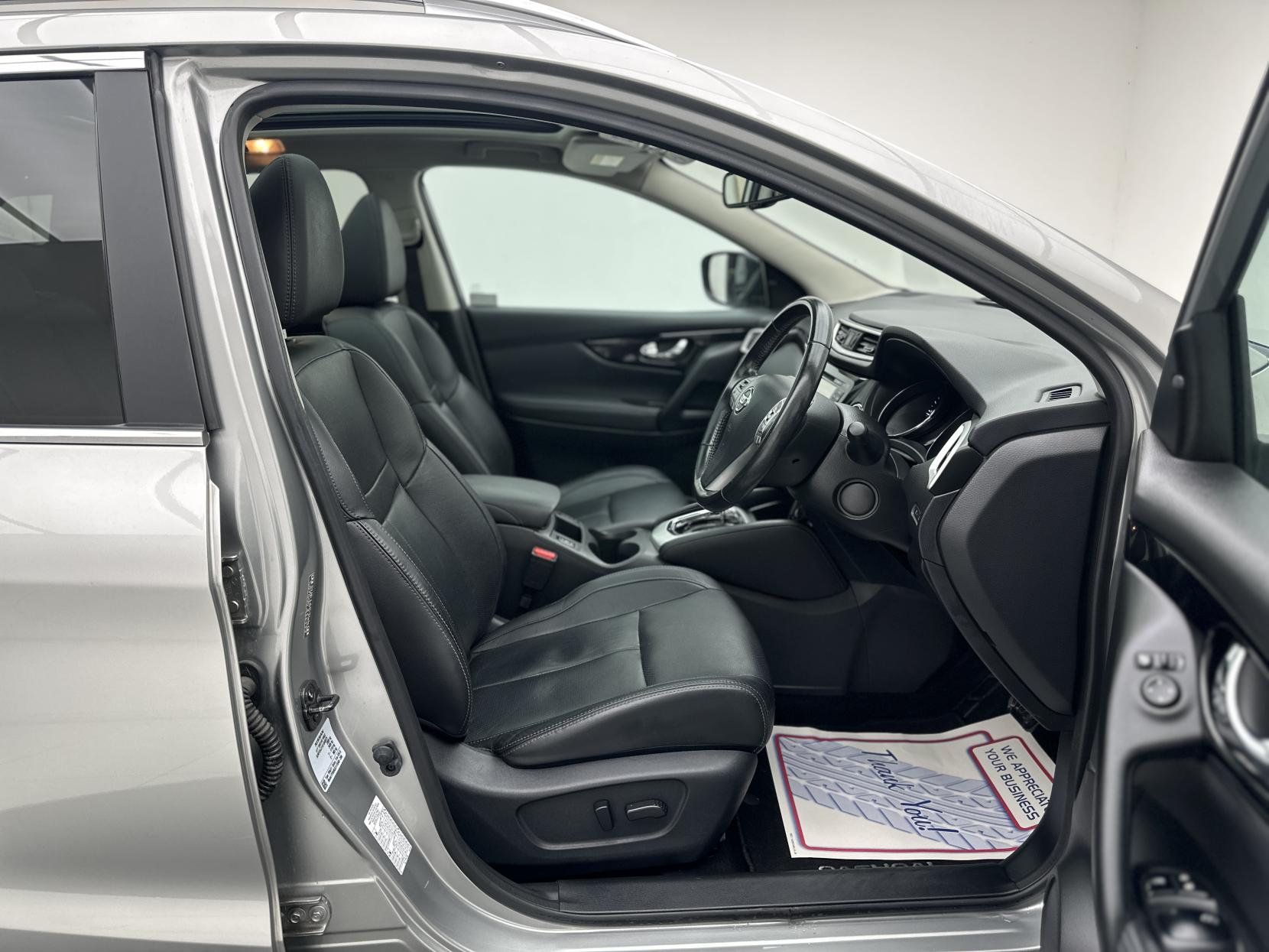 Nissan Qashqai 1.6 dCi Tekna SUV 5dr Diesel XTRON 2WD Euro 5 (s/s) (130 ps)