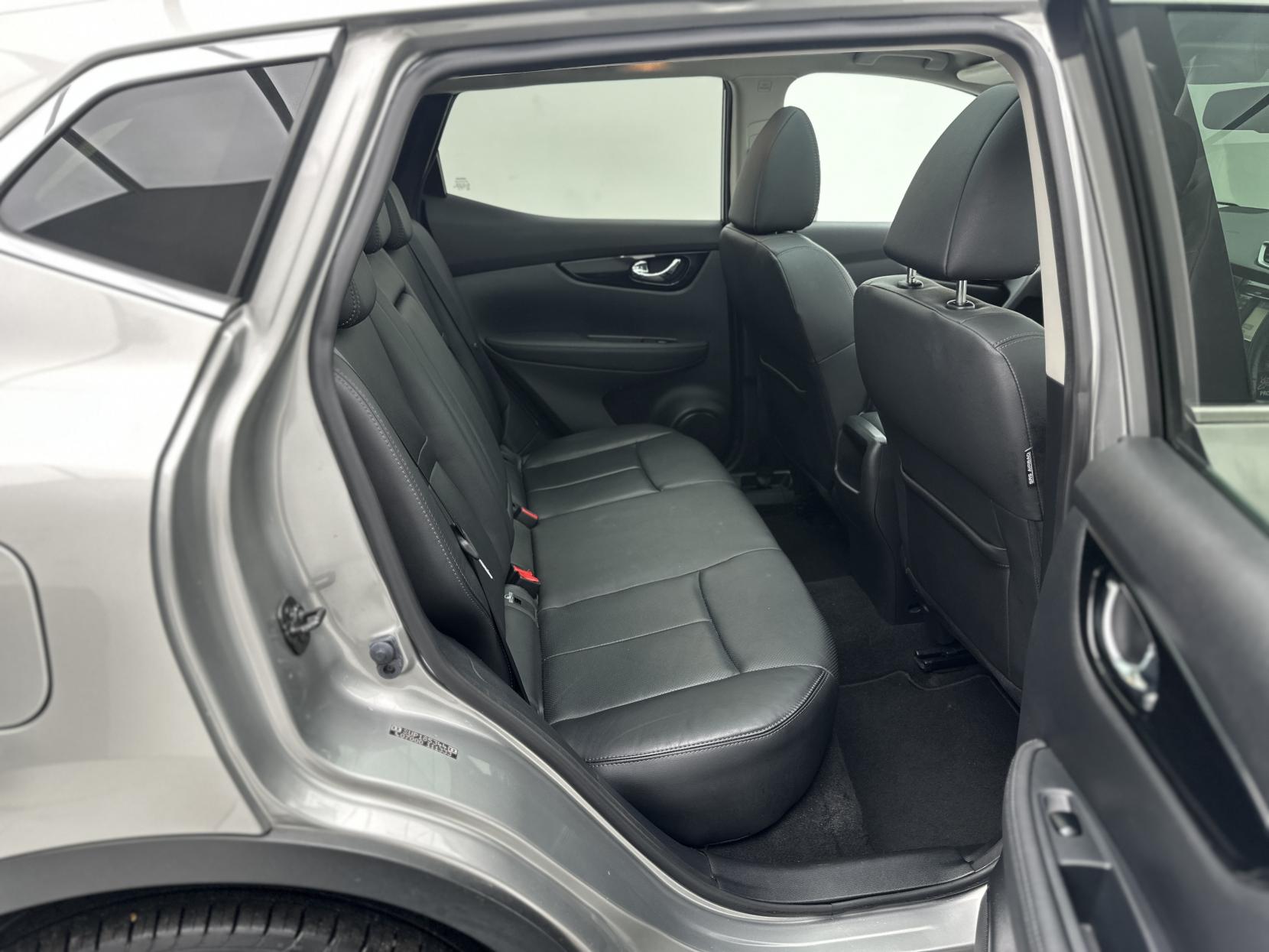 Nissan Qashqai 1.6 dCi Tekna SUV 5dr Diesel XTRON 2WD Euro 5 (s/s) (130 ps)