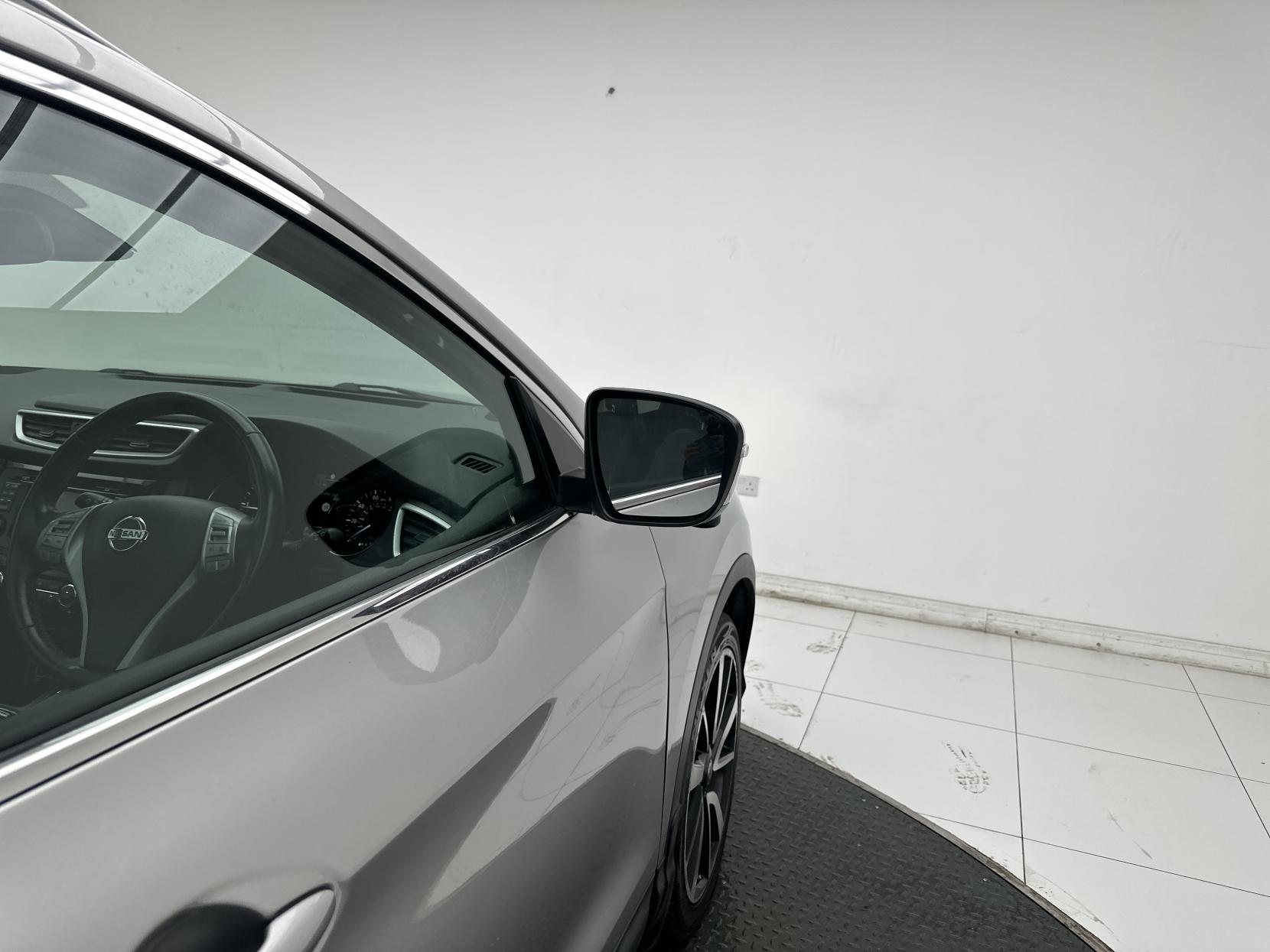 Nissan Qashqai 1.6 dCi Tekna SUV 5dr Diesel XTRON 2WD Euro 5 (s/s) (130 ps)