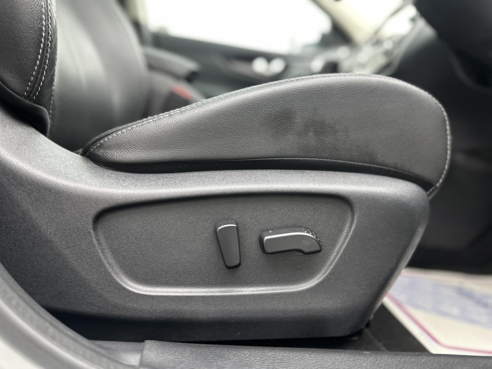 Nissan Qashqai 1.6 dCi Tekna SUV 5dr Diesel XTRON 2WD Euro 5 (s/s) (130 ps)