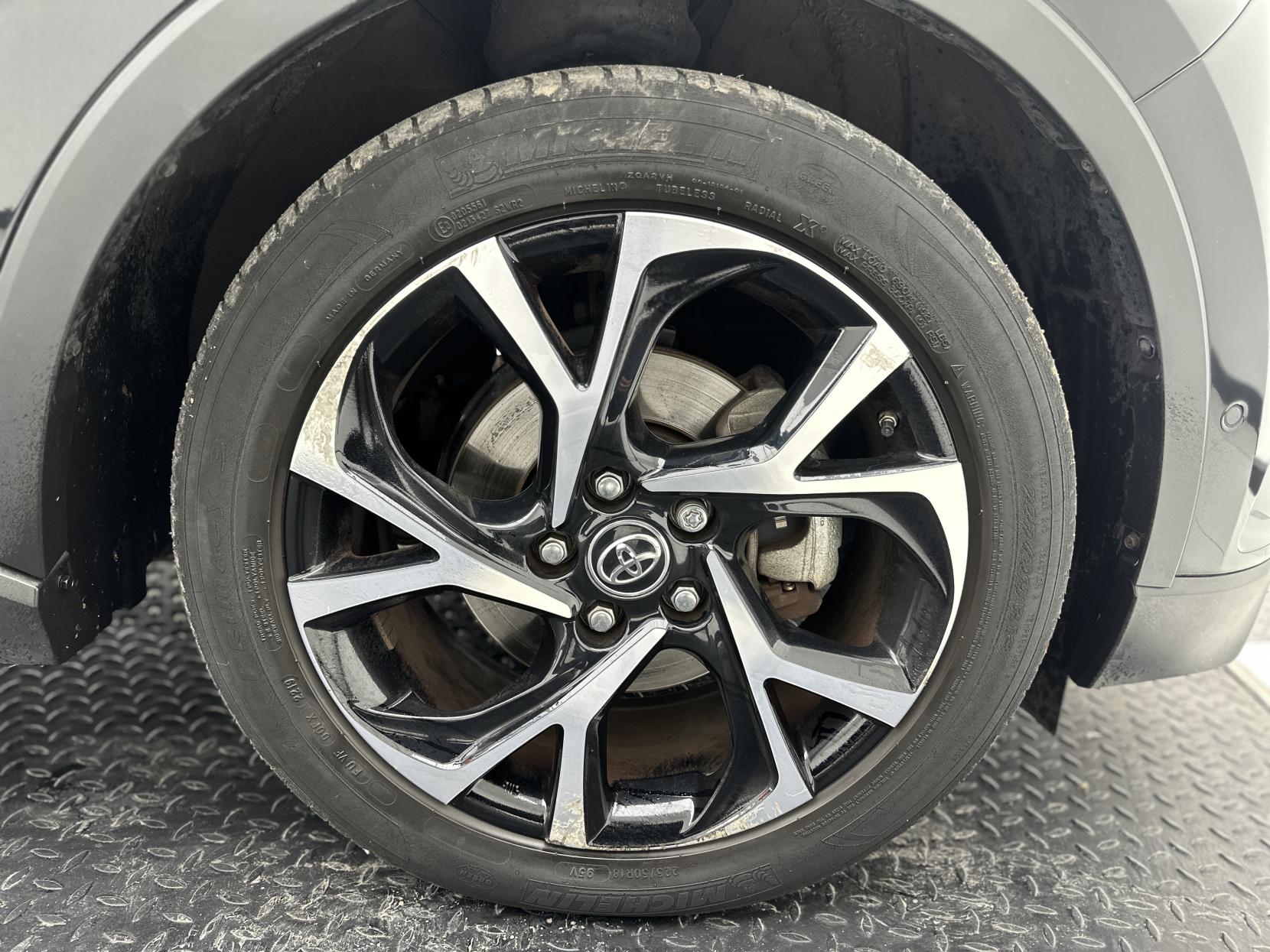 Toyota C-HR 1.8 VVT-h Design SUV 5dr Petrol Hybrid CVT Euro 6 (s/s) (122 ps)