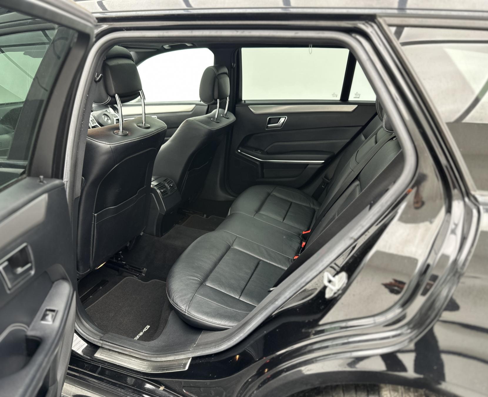 Mercedes-Benz E Class 2.1 E220 BlueTEC AMG Night Edition (Premium) Estate 5dr Diesel G-Tronic+ Euro 6 (s/s) (177 ps)