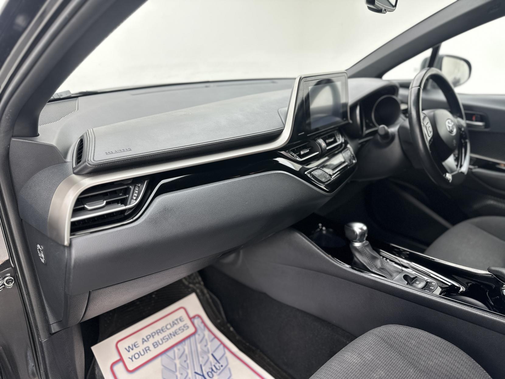 Toyota C-HR 1.8 VVT-h Design SUV 5dr Petrol Hybrid CVT Euro 6 (s/s) (122 ps)