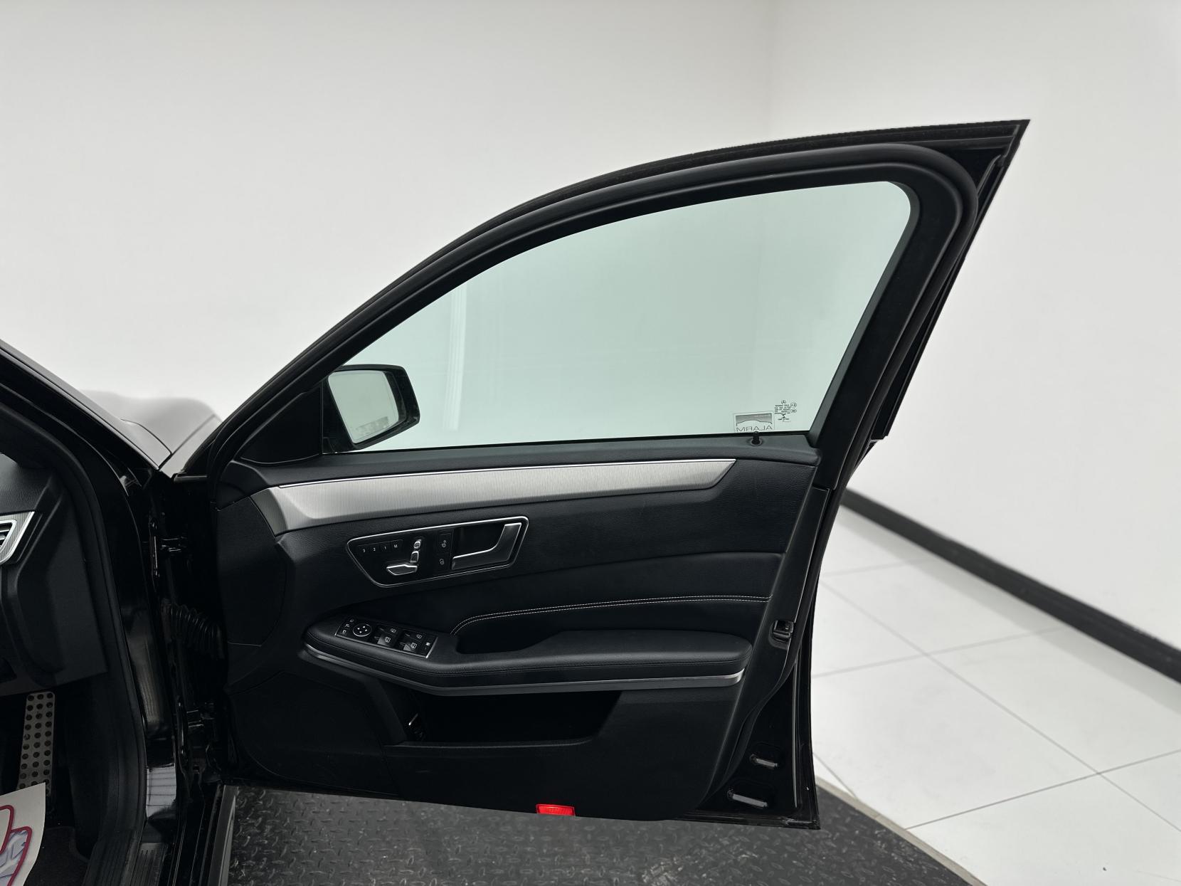 Mercedes-Benz E Class 2.1 E220 BlueTEC AMG Night Edition (Premium) Estate 5dr Diesel G-Tronic+ Euro 6 (s/s) (177 ps)