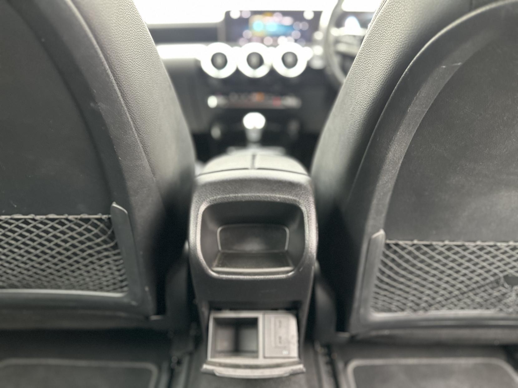 Mercedes-Benz A Class 1.3 A180 SE (Executive) Hatchback 5dr Petrol Manual Euro 6 (s/s) (136 ps)