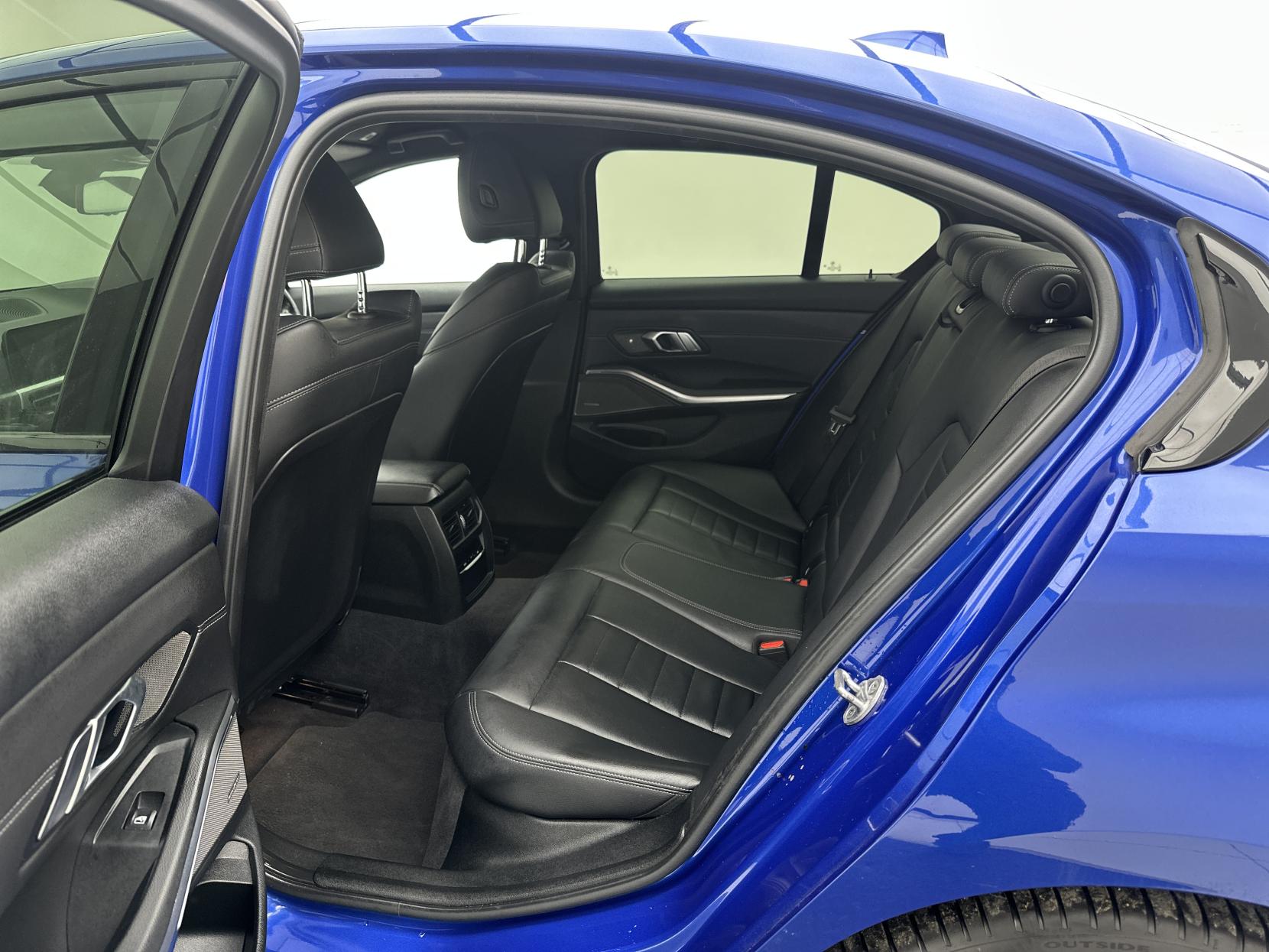 BMW 3 Series 2.0 330e 12kWh M Sport Saloon 4dr Petrol Plug-in Hybrid Auto Euro 6 (s/s) (292 ps)