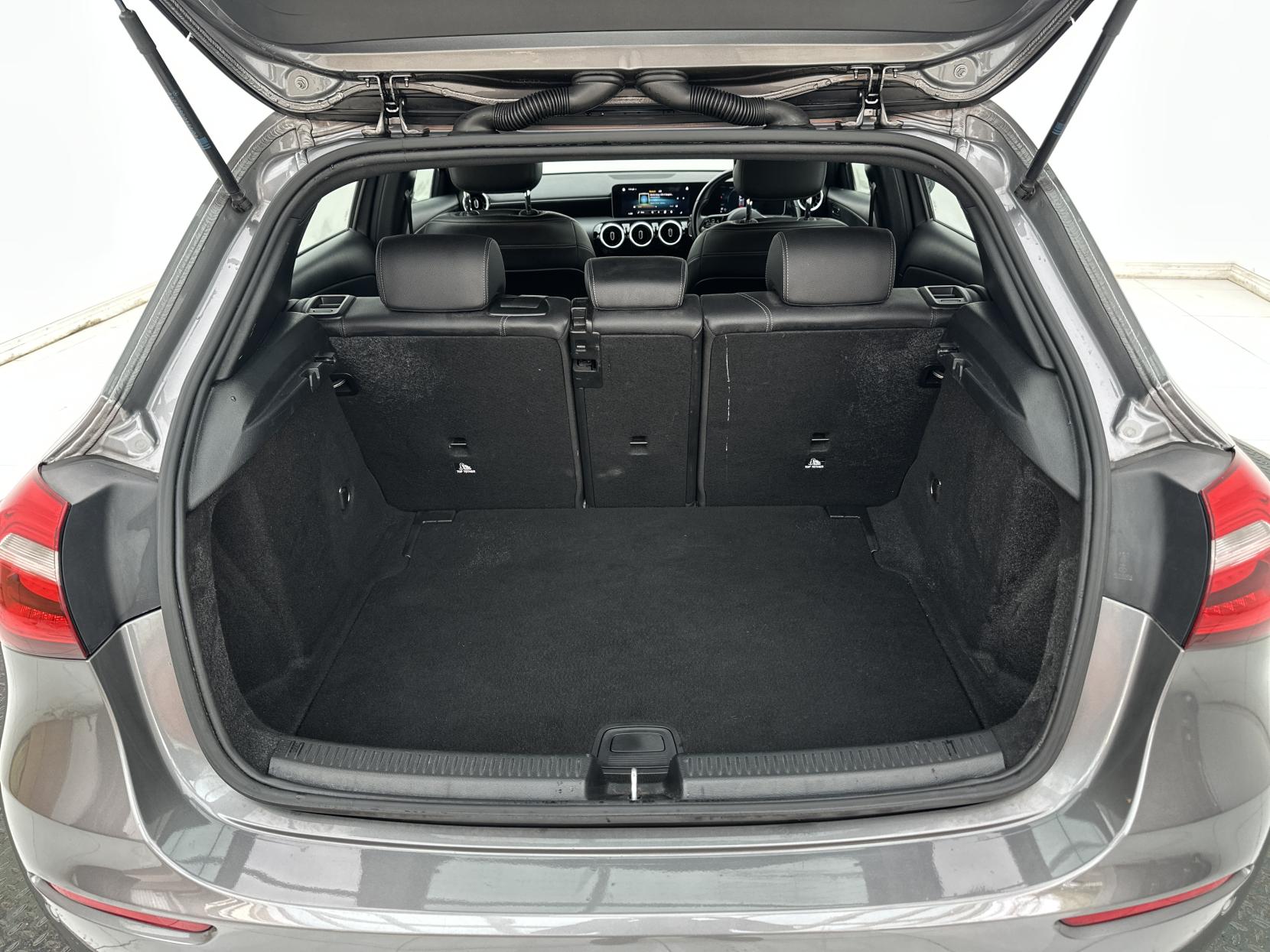 Mercedes-Benz A Class 1.3 A180 SE (Executive) Hatchback 5dr Petrol Manual Euro 6 (s/s) (136 ps)