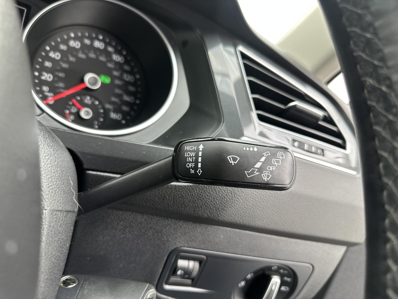 Volkswagen Tiguan 2.0 TDI BlueMotion Tech SE Navigation SUV 5dr Diesel DSG 4Motion Euro 6 (s/s) (150 ps)