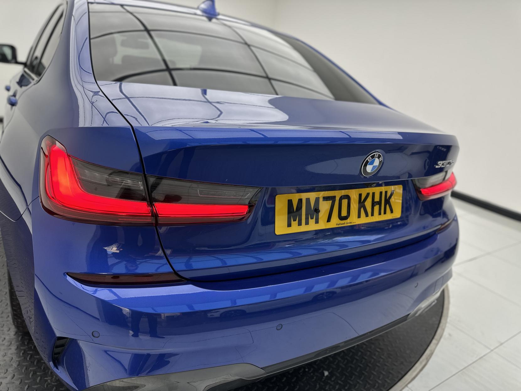 BMW 3 Series 2.0 330e 12kWh M Sport Saloon 4dr Petrol Plug-in Hybrid Auto Euro 6 (s/s) (292 ps)