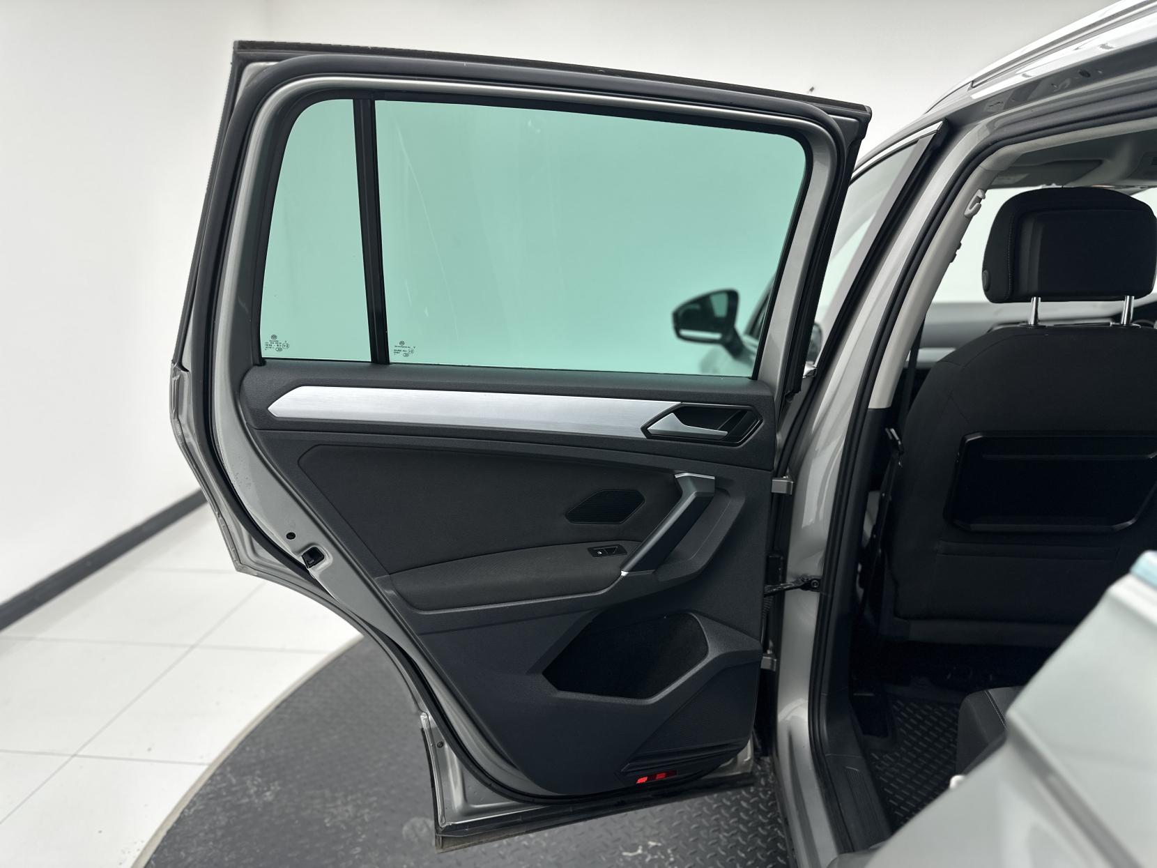 Volkswagen Tiguan 2.0 TDI BlueMotion Tech SE Navigation SUV 5dr Diesel DSG 4Motion Euro 6 (s/s) (150 ps)