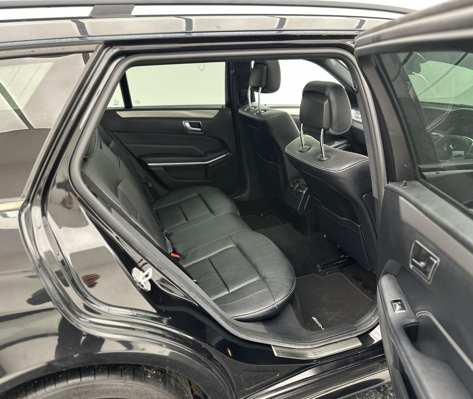 Mercedes-Benz E Class 2.1 E220 BlueTEC AMG Night Edition (Premium) Estate 5dr Diesel G-Tronic+ Euro 6 (s/s) (177 ps)