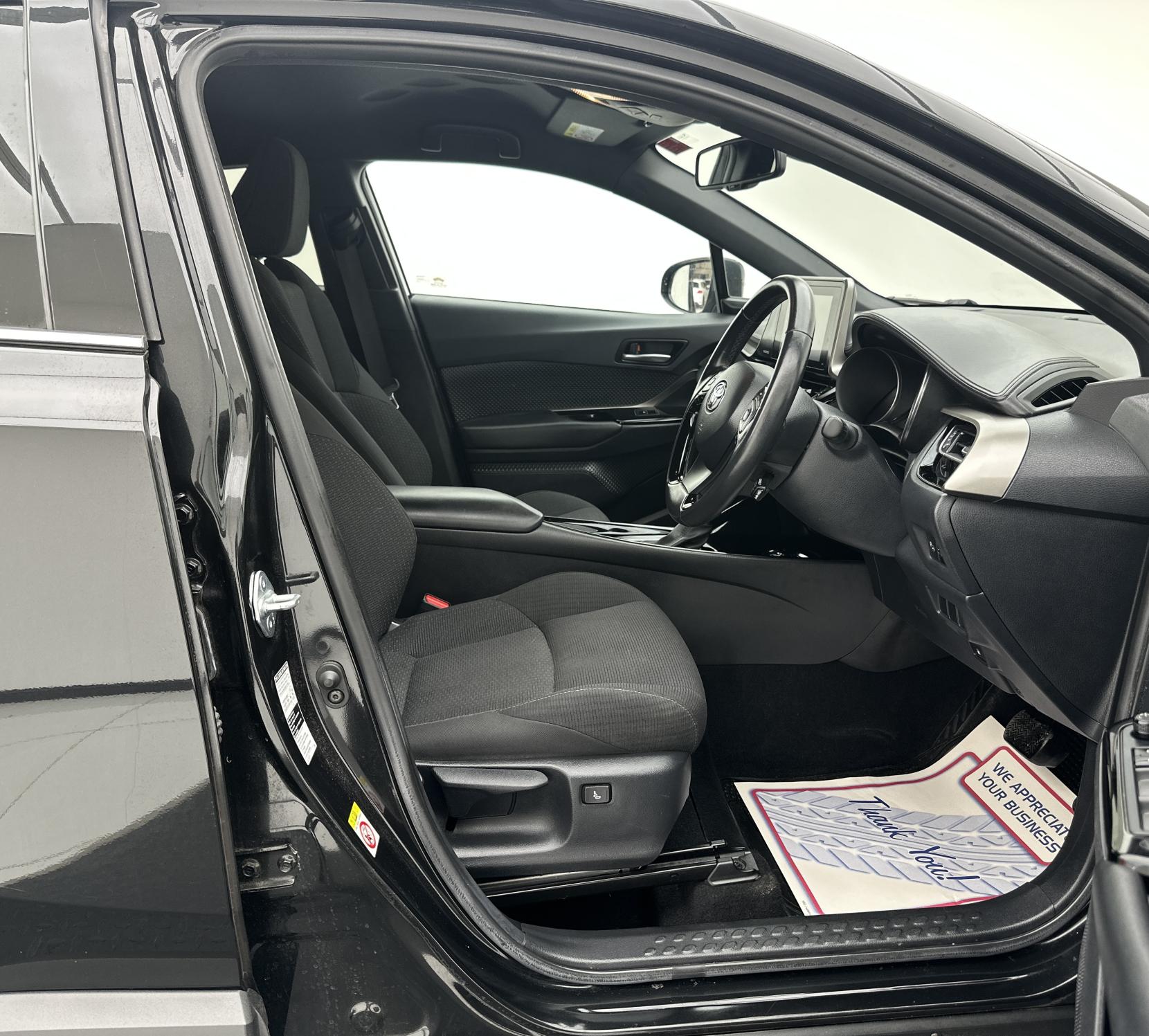 Toyota C-HR 1.8 VVT-h Design SUV 5dr Petrol Hybrid CVT Euro 6 (s/s) (122 ps)