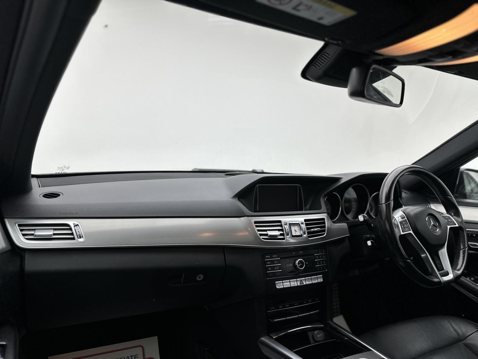 Mercedes-Benz E Class 2.1 E220 BlueTEC AMG Night Edition (Premium) Estate 5dr Diesel G-Tronic+ Euro 6 (s/s) (177 ps)