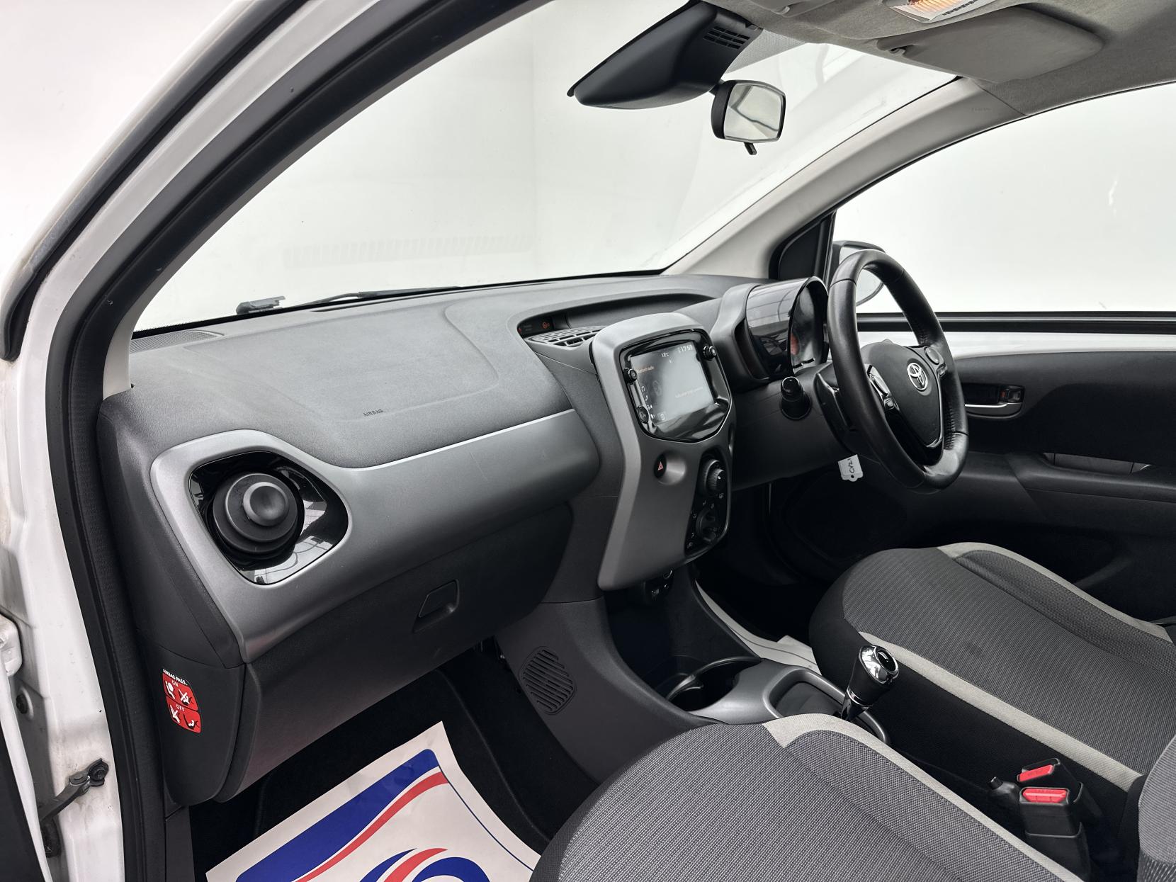 Toyota AYGO 1.0 VVT-i x-play Hatchback 5dr Petrol x-shift Euro 6 (Safety Sense) (71 ps)