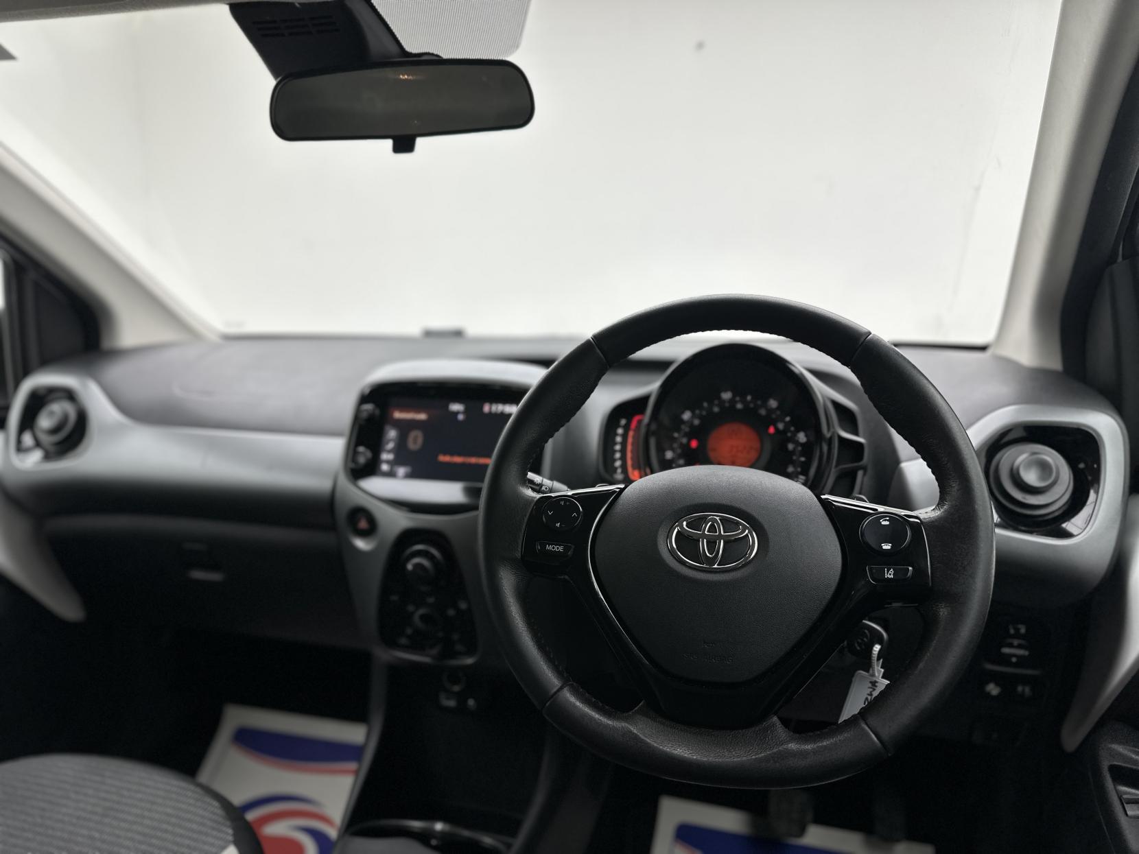 Toyota AYGO 1.0 VVT-i x-play Hatchback 5dr Petrol x-shift Euro 6 (Safety Sense) (71 ps)