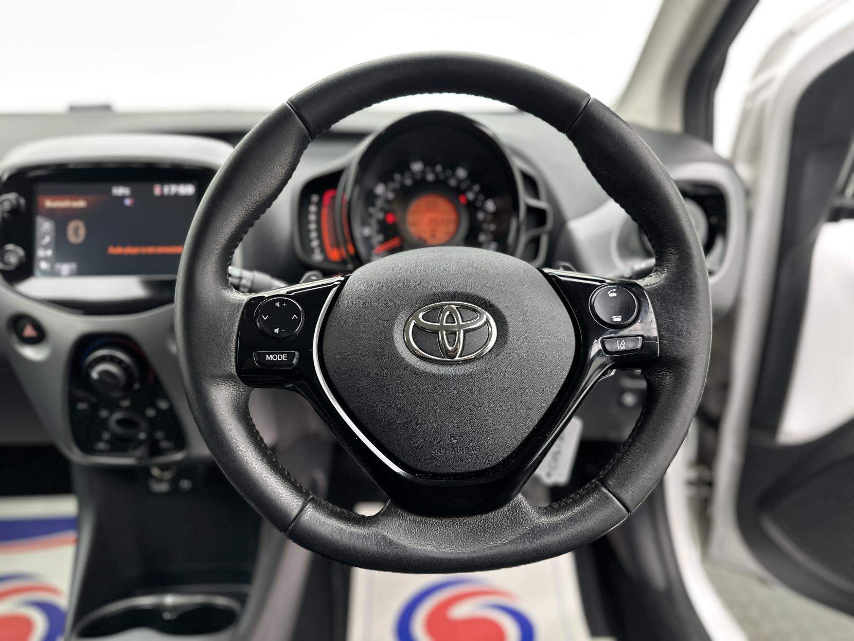 Toyota AYGO 1.0 VVT-i x-play Hatchback 5dr Petrol x-shift Euro 6 (Safety Sense) (71 ps)