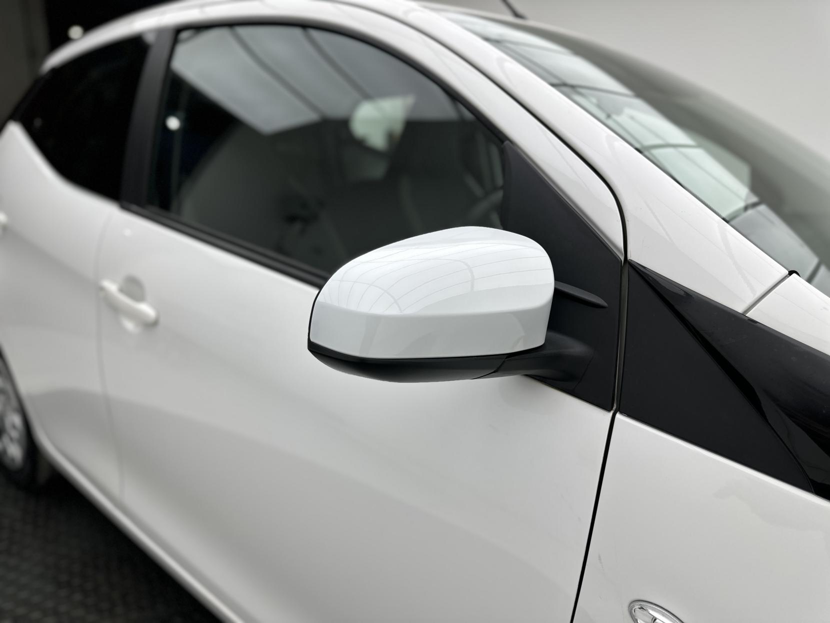 Toyota AYGO 1.0 VVT-i x-play Hatchback 5dr Petrol x-shift Euro 6 (Safety Sense) (71 ps)