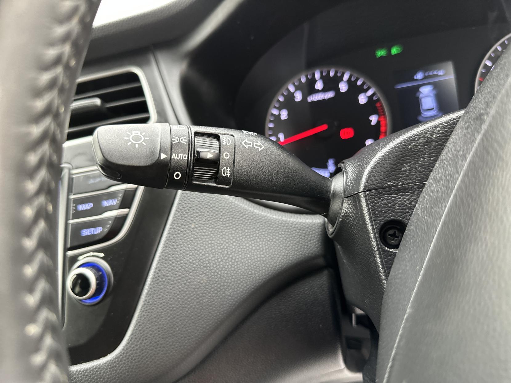 Hyundai i20 1.2 Premium Nav Hatchback 5dr Petrol Manual Euro 6 (s/s) (84 ps)