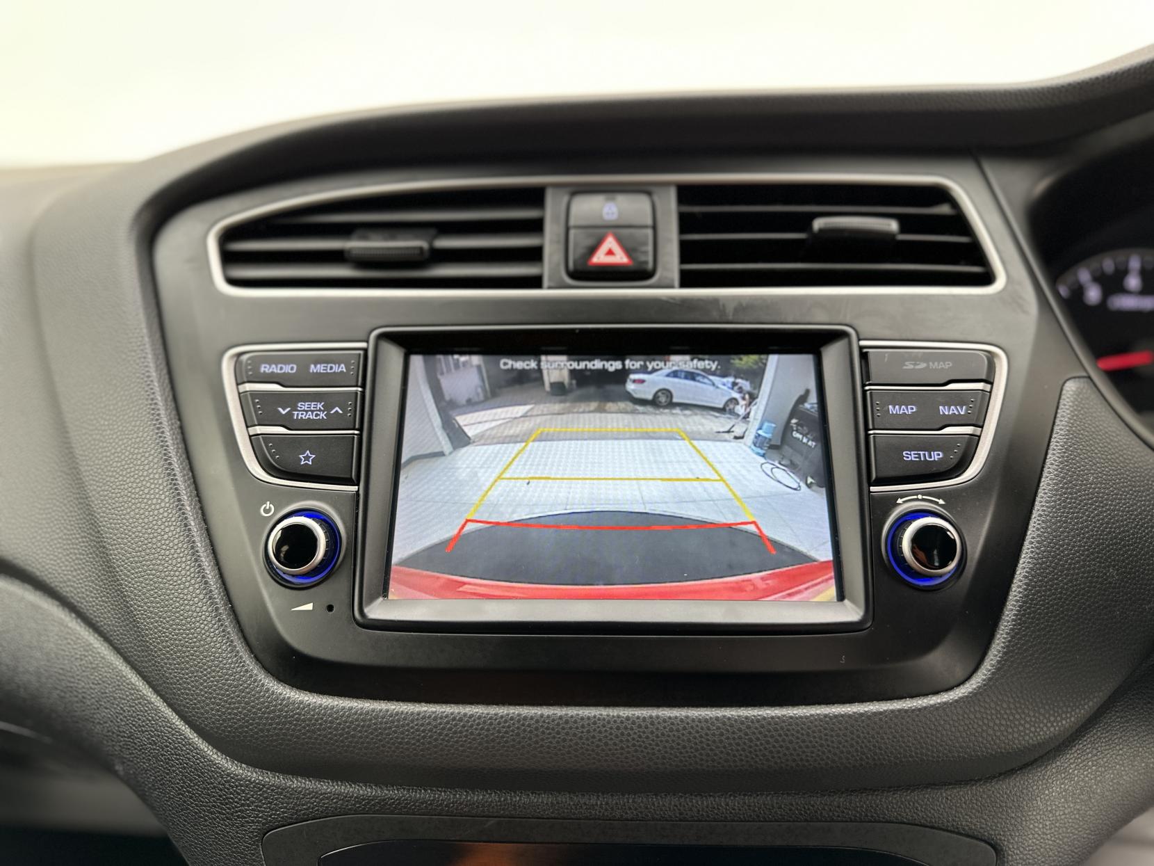 Hyundai i20 1.2 Premium Nav Hatchback 5dr Petrol Manual Euro 6 (s/s) (84 ps)