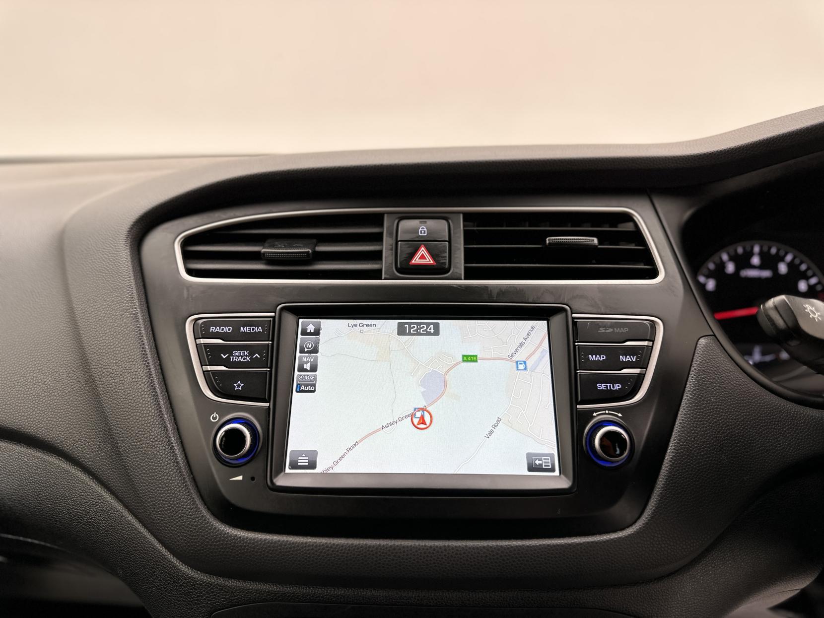 Hyundai i20 1.2 Premium Nav Hatchback 5dr Petrol Manual Euro 6 (s/s) (84 ps)
