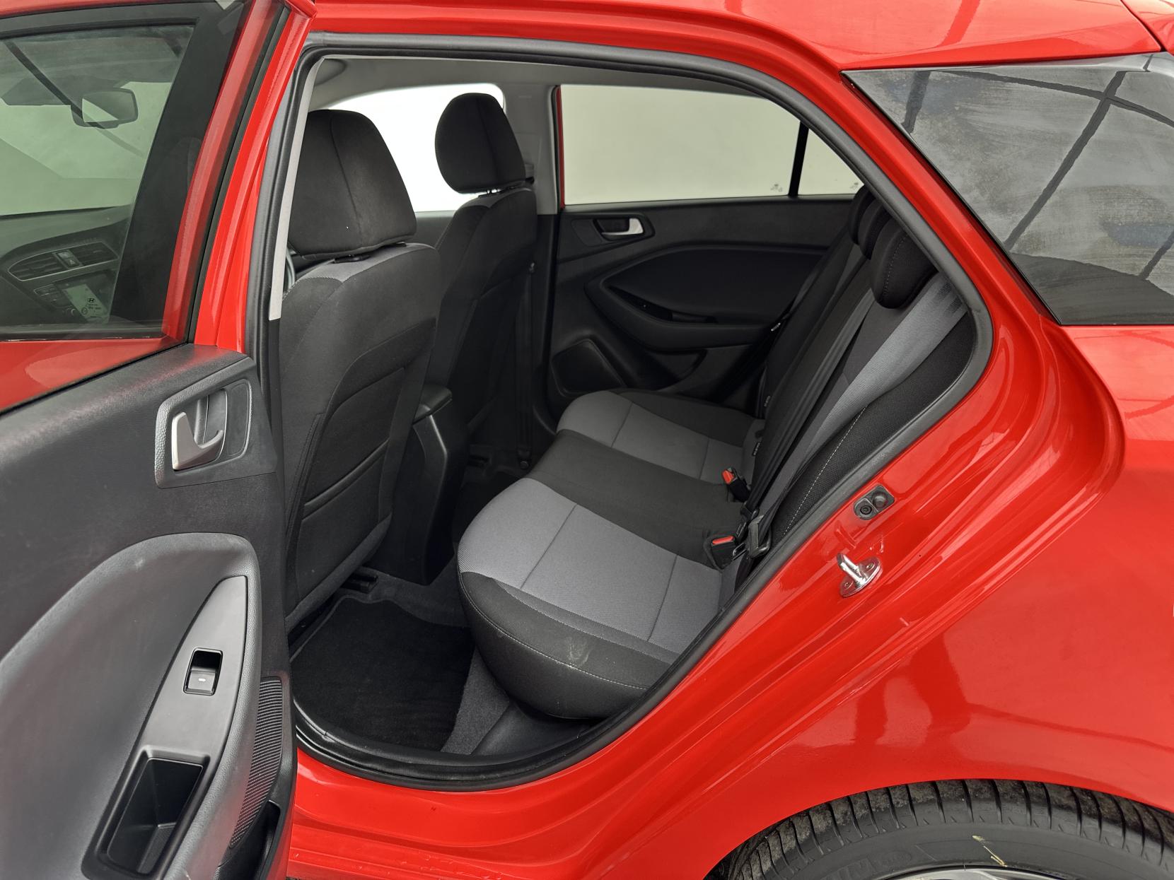 Hyundai i20 1.2 Premium Nav Hatchback 5dr Petrol Manual Euro 6 (s/s) (84 ps)