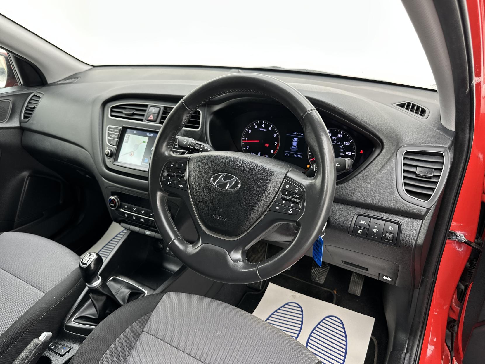 Hyundai i20 1.2 Premium Nav Hatchback 5dr Petrol Manual Euro 6 (s/s) (84 ps)