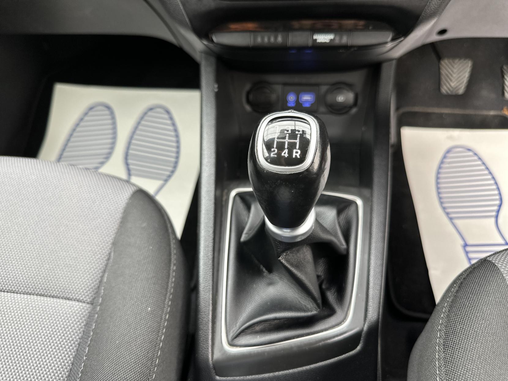 Hyundai i20 1.2 Premium Nav Hatchback 5dr Petrol Manual Euro 6 (s/s) (84 ps)